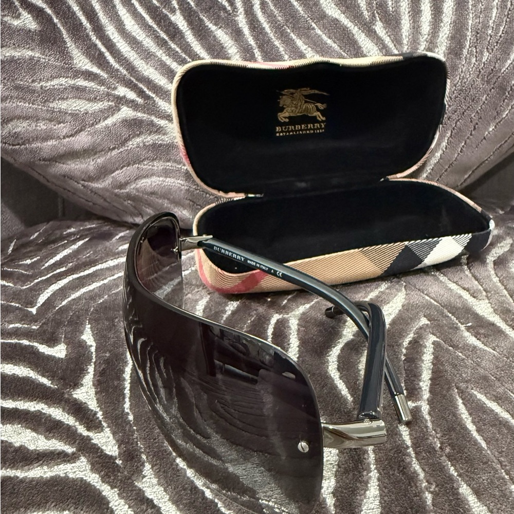 Burberry Black and Gold Sunglasses with Case - Picture 2 of 4